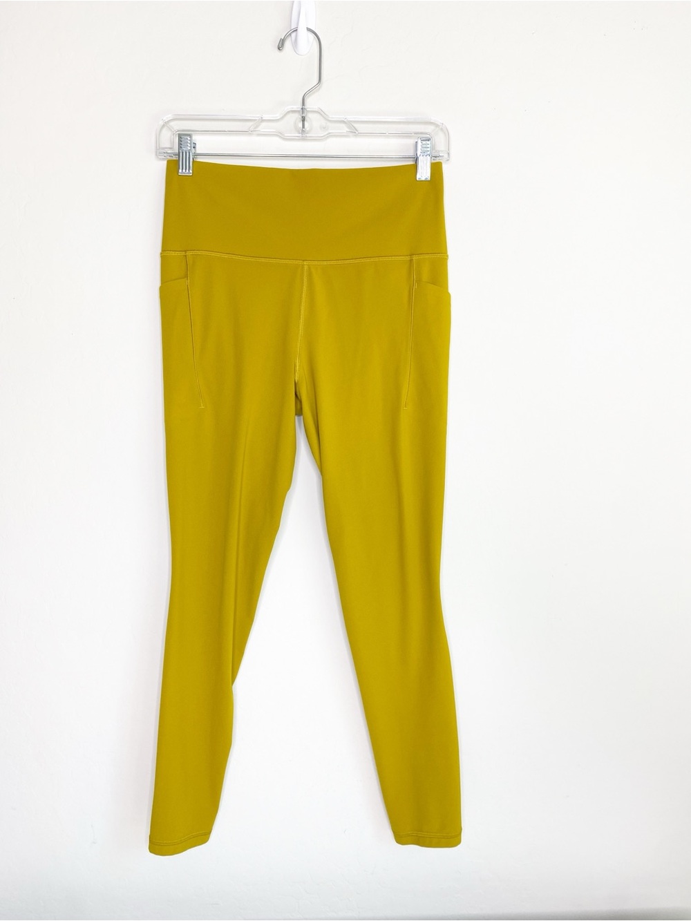 Athleta Salutation Stash Tight in Palo Verde Size M